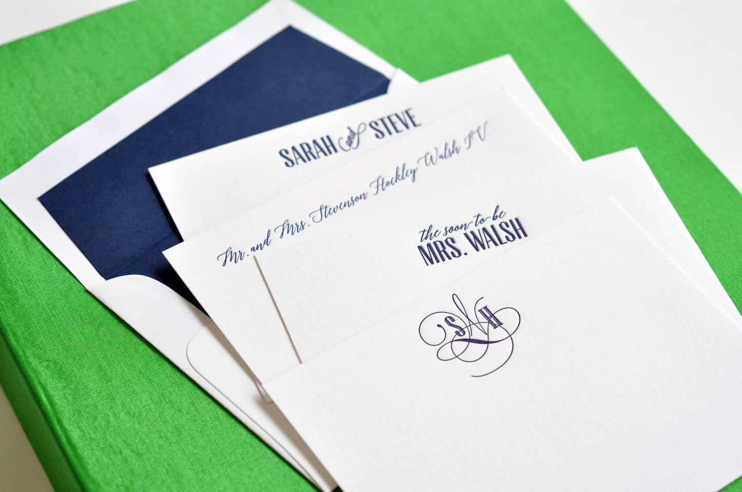 Grand Silk Stationery Box - Green