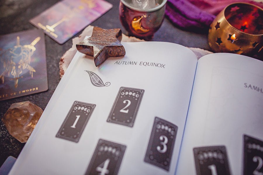 Cosmic Guidance Book of Astrological Tarot Spreads