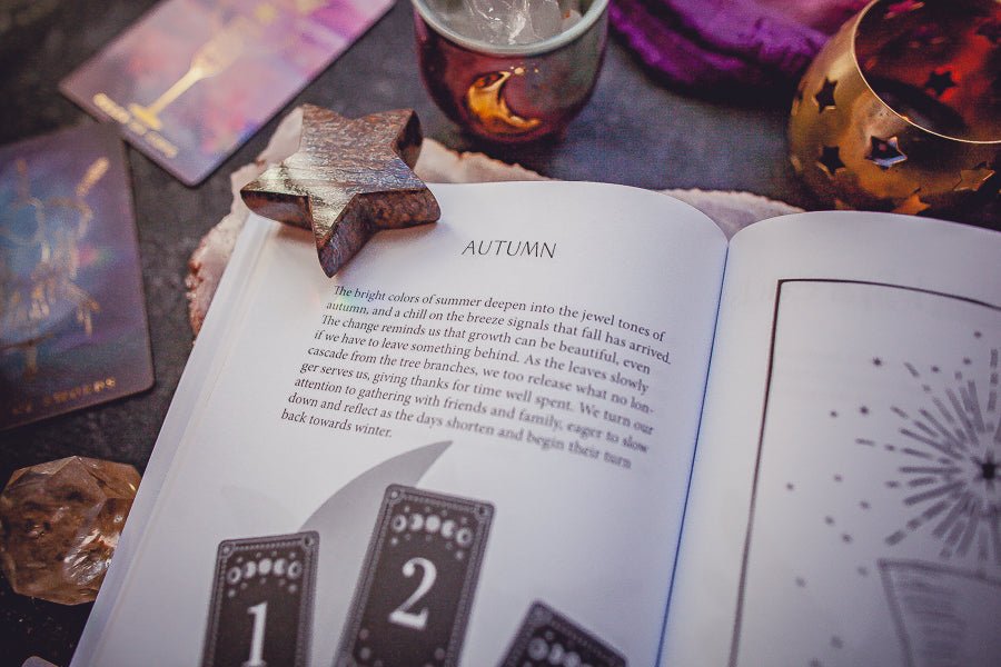 Cosmic Guidance Book of Astrological Tarot Spreads
