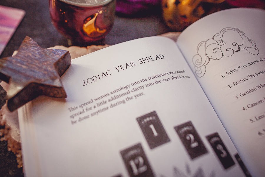 Cosmic Guidance Book of Astrological Tarot Spreads