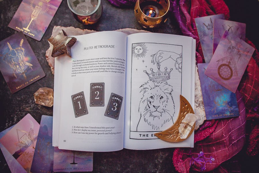 Cosmic Guidance Book of Astrological Tarot Spreads