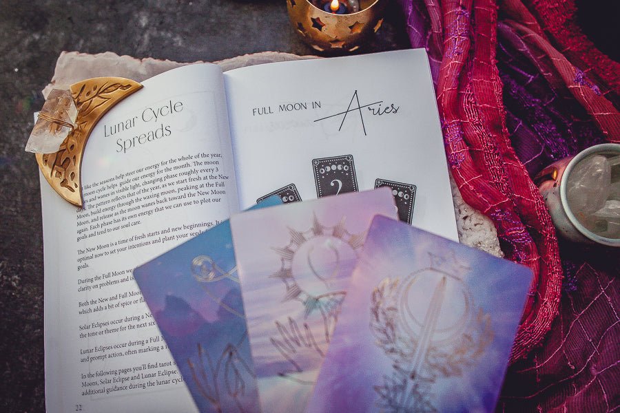 Cosmic Guidance Book of Astrological Tarot Spreads
