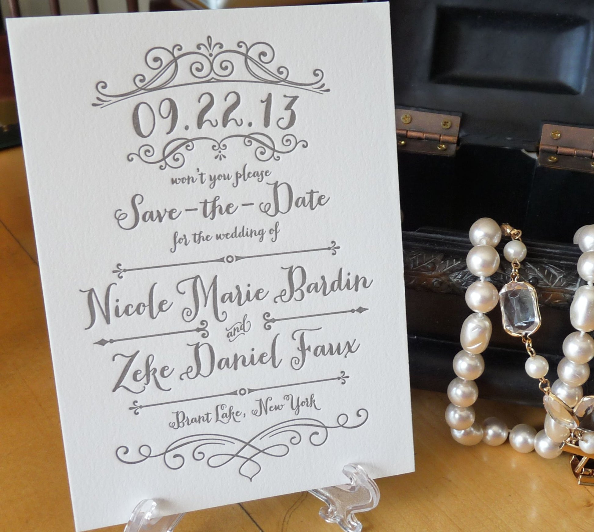 Nicole - Haute Papier Luxe Deux Save the Date